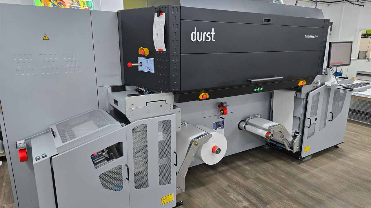 PrintLounge decided to purchase Durst Tau 340 RSC E LED during the closing hours of Labelexpo Europe 2023