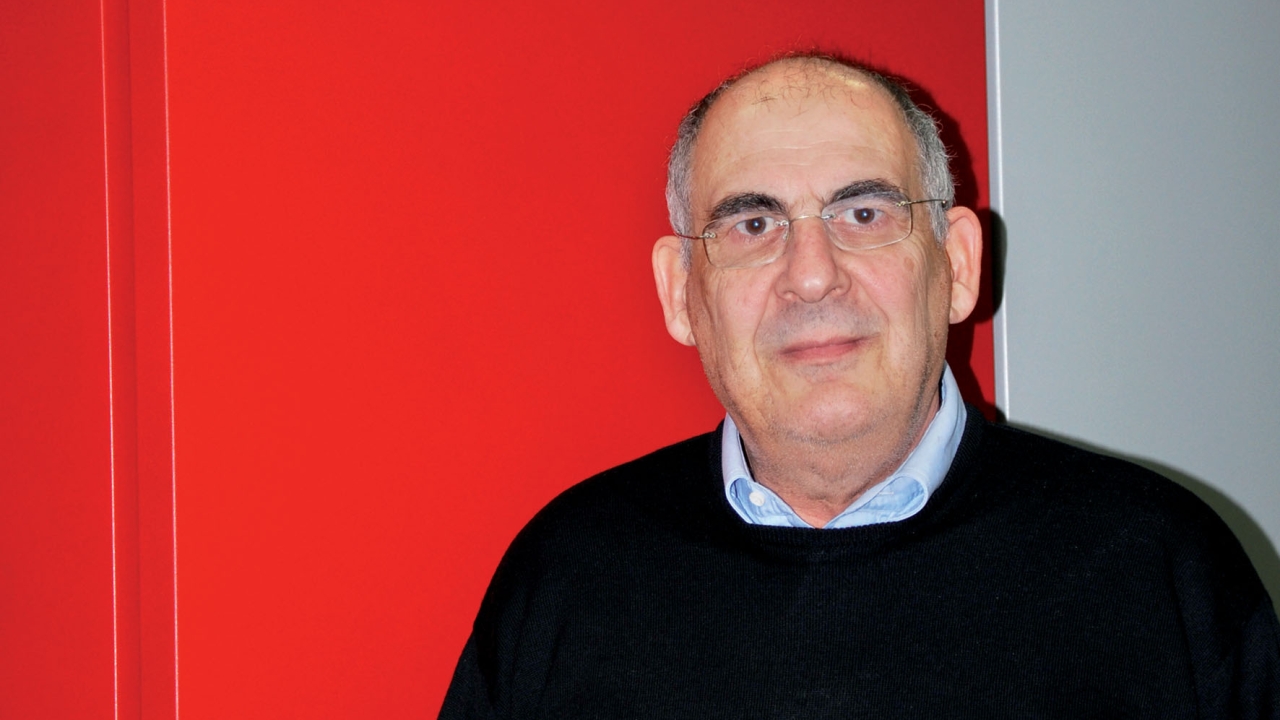 John Eleftheriades, managing director at Eleftheriades, and the company's Xeikon 3050 John Eleftheriades, managing director at Eleftheriades, and the company's Xeikon 3050