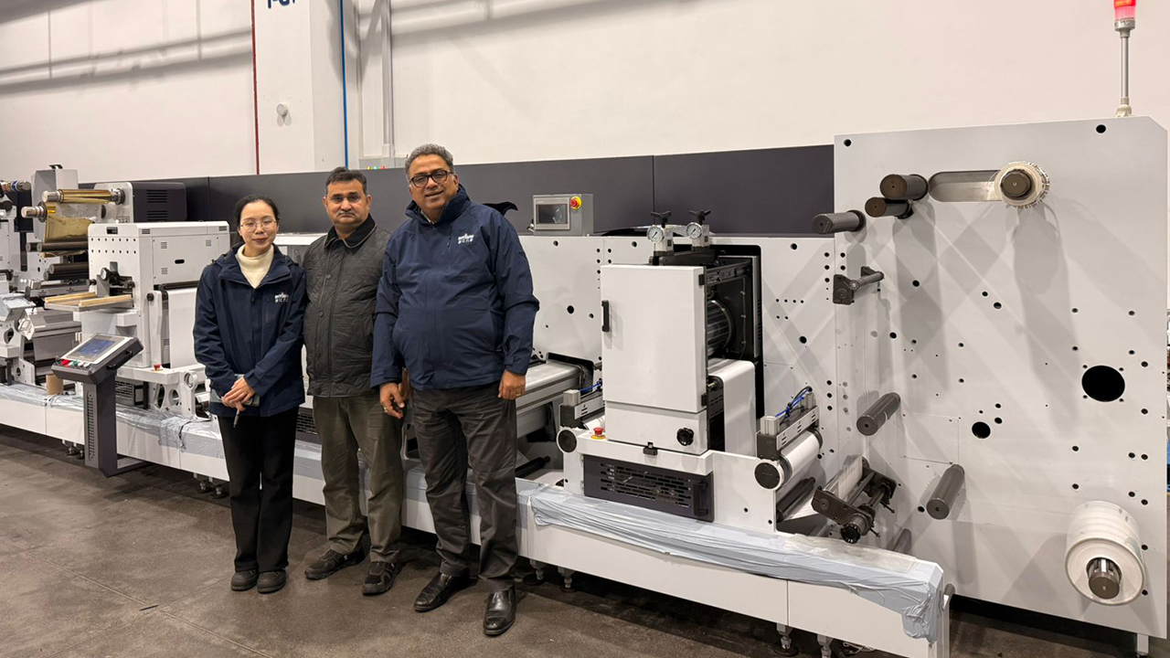 Happy Cao of Rhyguan, Harish Gupta of Digistik and Gourav Roy of FIG in front of the Rhyguan Plus 330 machine