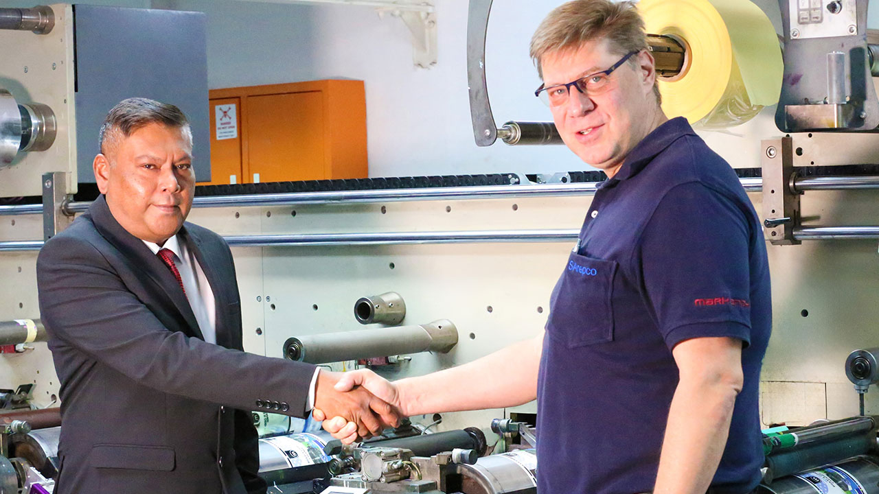 Shyam Chirkoot of Clomark with Jacques Koekemoer from SArepco, a distributor of GEW systems in South Africa.