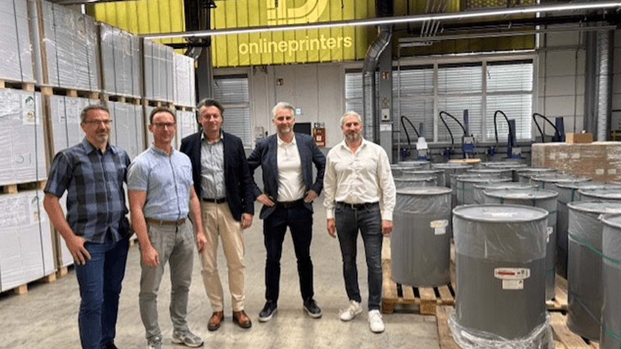L-R: Holger Wägner, deputy divisional management for offset printing at Onlineprinters; Stefan Hagen, divisional management for offset printing at Onlineprinters; Michael Gebhardt, sales representative for packaging solutions at Sun Chemical; James Buchanan, product director for sheetfed systems at Sun Chemical; Ralf Schraud, director of operations at Onlineprinters.