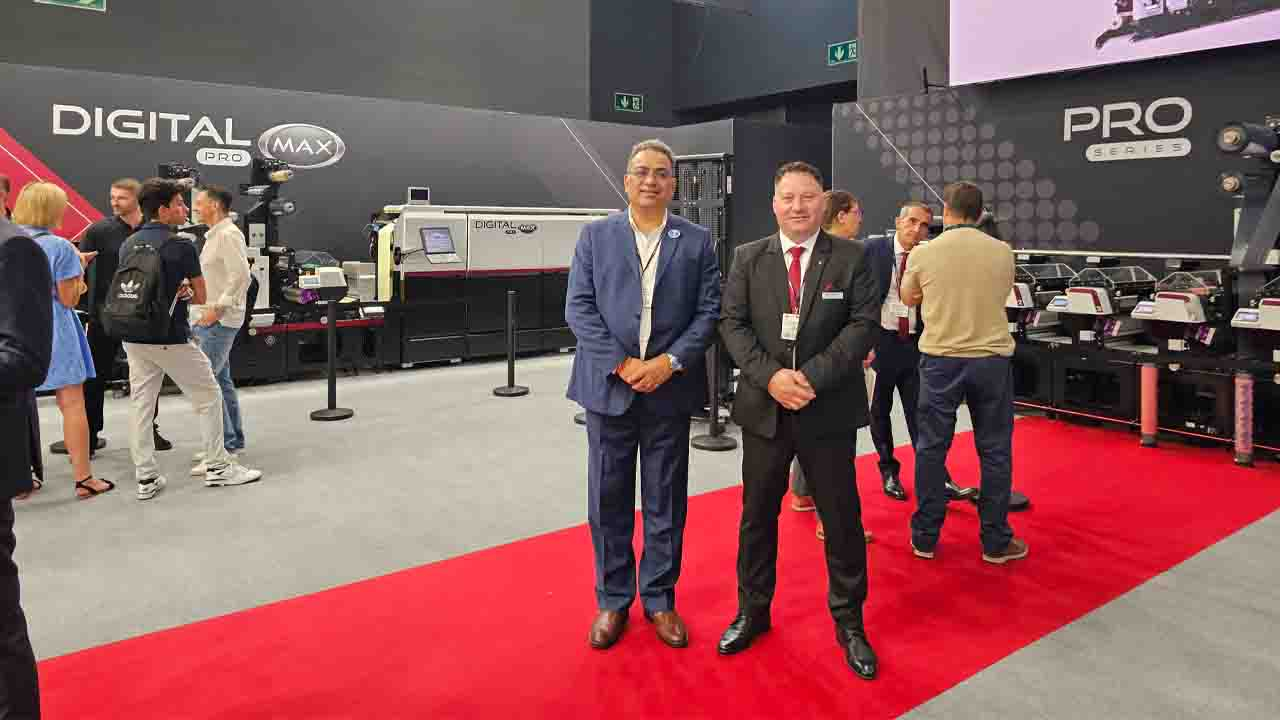 (L-R) Gourav Roy of FIG with Florian Stroe of Mark Andy