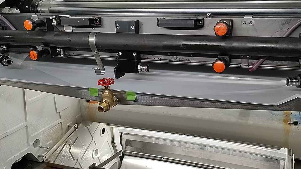 DIP Company exhibits disposable liners at Loupe
