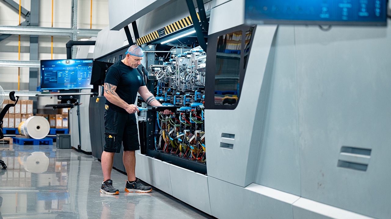 After seeing production efficiency on the first HP Indigo V12 press, the company acted quickly to further improve its productivity