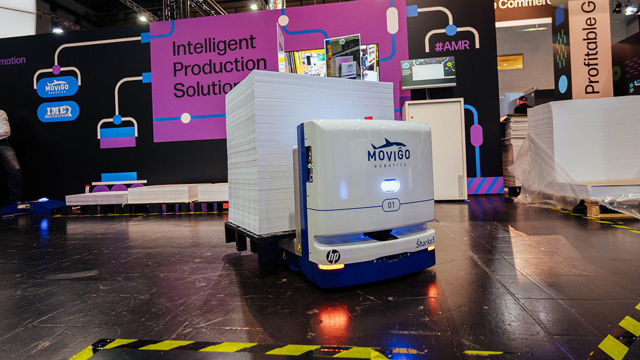 Sharko5 autonomous mobile robot moves sheets