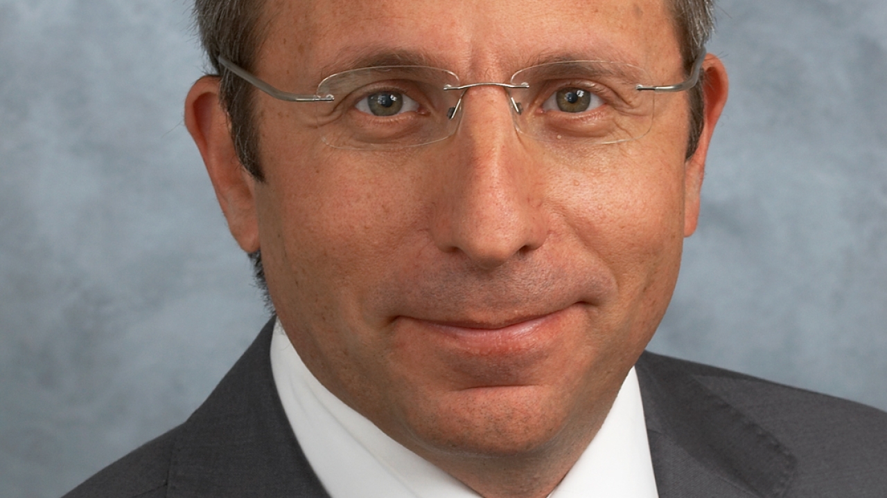 Yariv  Avisar's career includes roles such as vice president and general manager of Hewlett Packard’s Scitex division