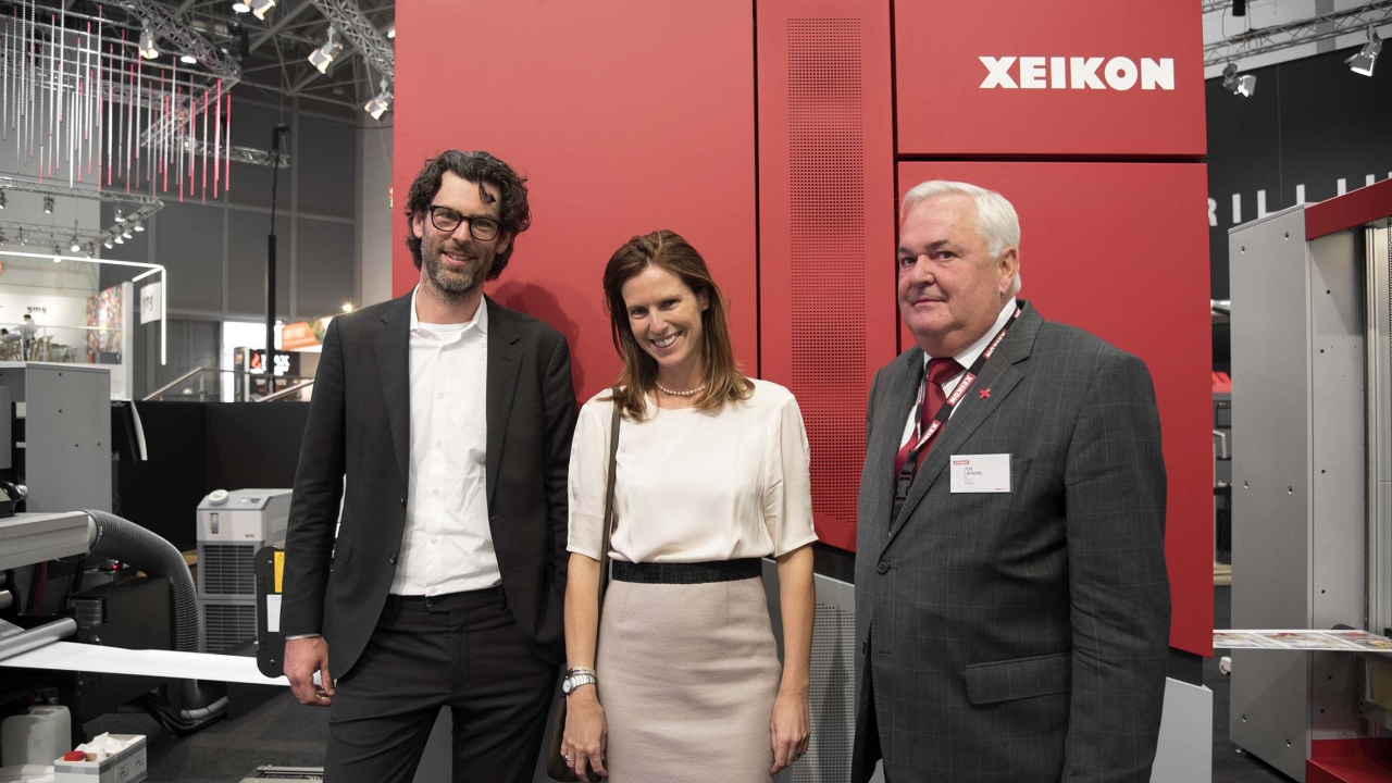 L-R: Alexis Dejonghe, Birgit Dejonghe, Jos Liekens of Xeikon L-R: Alexis Dejonghe, Birgit Dejonghe, Jos Liekens of Xeikon
