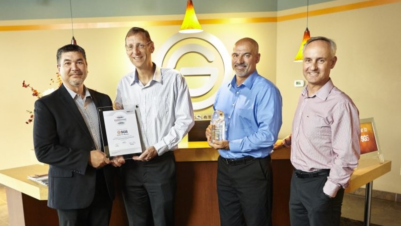 SGS accepts its FlexoExpert award and certificate from Flint Group