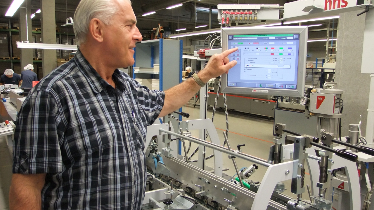 Hans-Peter Blockus (left), head of folding carton finishing at Kroha in Barleben, and Andreas Cebulla, head of sales for the East German region at Baumer hhs