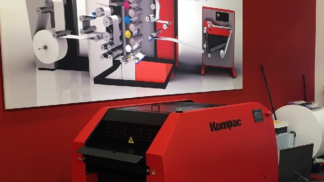Kompac installs UV coating system at Xeikon demo center