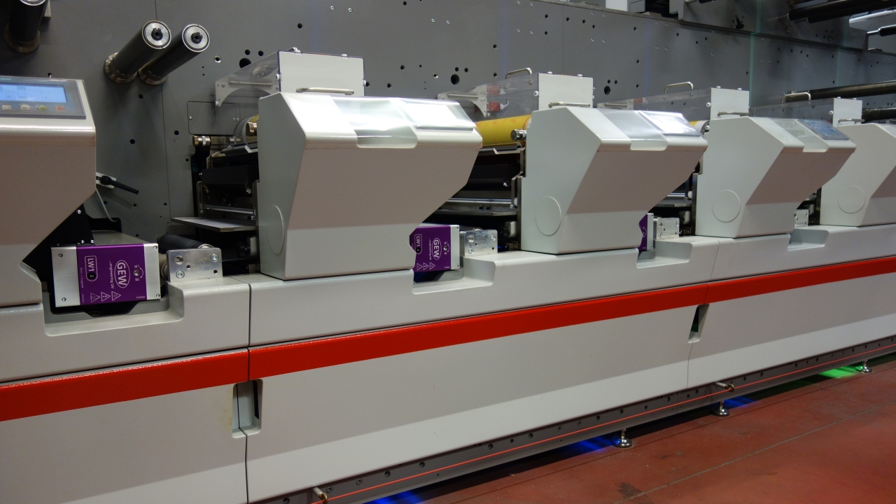 Spanish converter installs full LED-UV press with GEW units