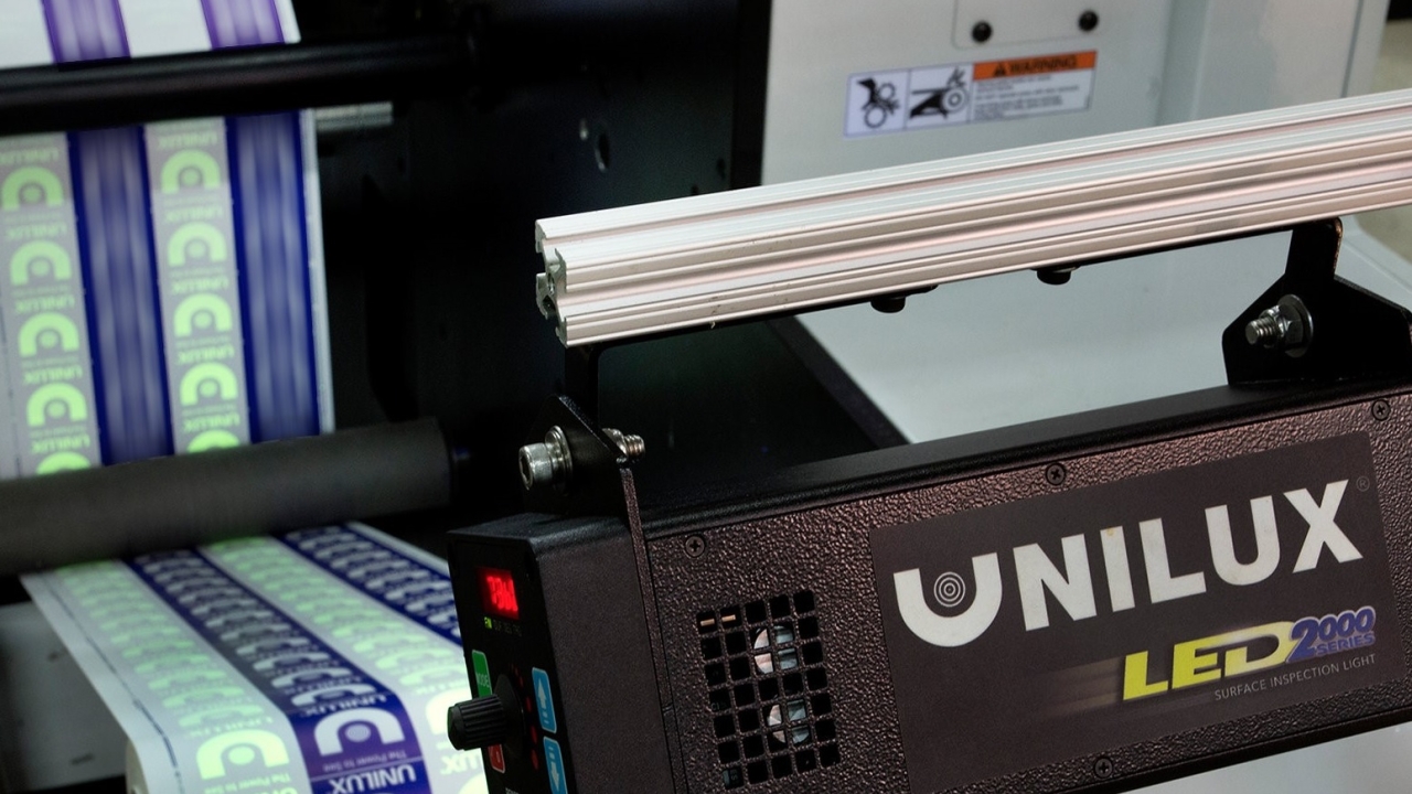 UV LED strobes are used to inspect optical brighteners in the printing of banknotes and secure documents, as well as coating and cold seal applications in flexible packaging UV LED strobes are used to inspect optical brighteners in the printing of banknotes and secure documents, as well as coating and cold seal applications in flexible packaging