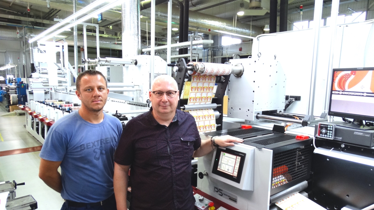 Sunimprof Rottaprint press operator Cosmin Popa (left) with the printer’s digital print manager, Zsolt Veres (right), and the latest Mark Andy