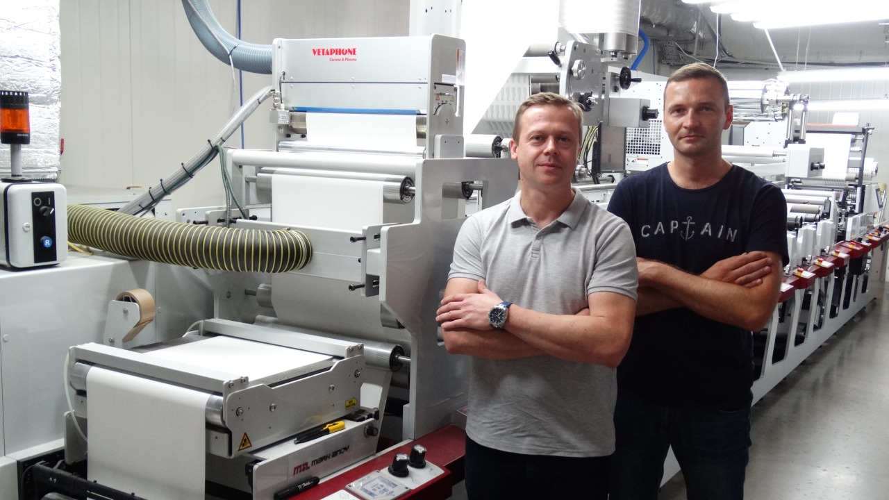 Maciej Malesa (left) and Leszek Zelazny (right) with Mal-Pol’s new Mark Andy P5