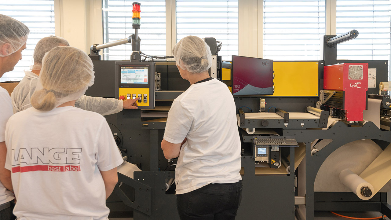 Lange employees examine the Flexor technology
