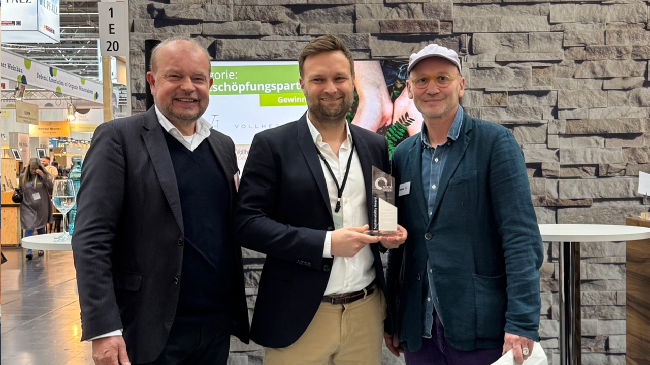 L-R:  Dr Keith Ulrich, chairman of Fair’n’Green; Matthias Vollherbst, owner of Vollherbst; and Guido Walter wine retailer Walter & Sohn