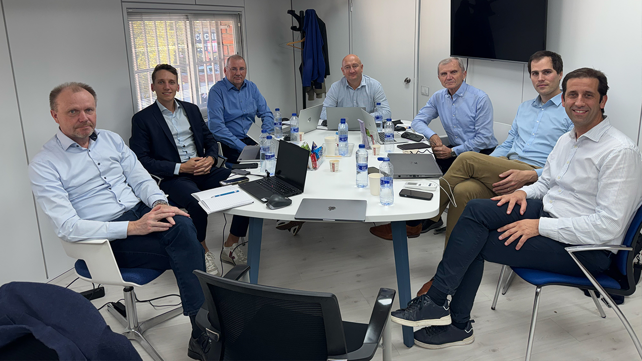 L-R: Jussi Oksanen, managing director Auraprint; Simon Sohm, COO Carini; Peter Overbeek, CEO Eshuis; Adrian Steele, director Mercian Labels; Roberto Sala, COO Arca; Frederik Parrein, Co-CEO Digi-Paq; Francesc Egea, director general of IPE, Spain