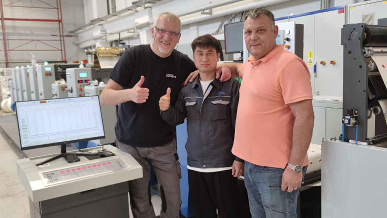 Croatian converter installs Weigang ZX-320G | Labels & Labeling