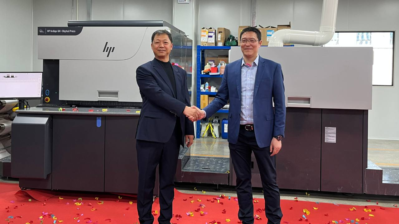 Croatian converter installs Weigang ZX-320G | Labels & Labeling