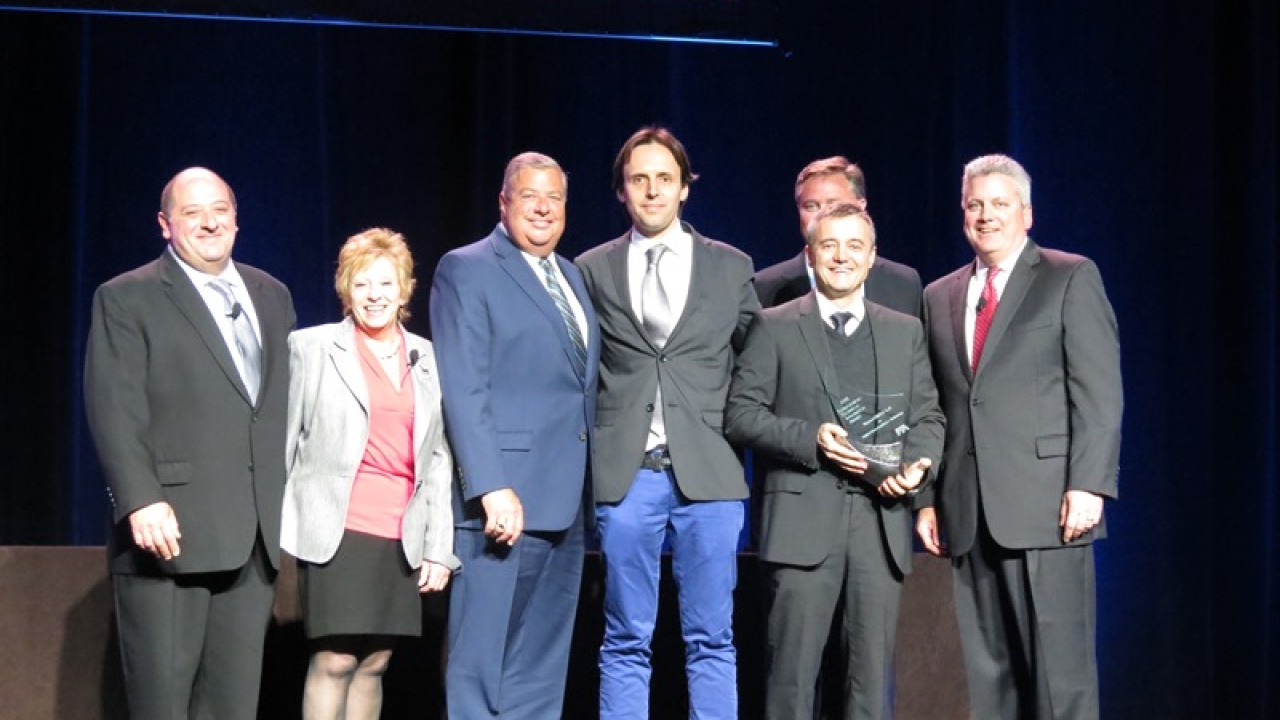 Federico D’Annunzio, CEO of Nuova Gidue, accepted the award before an audience of hundreds of package printing and converting professionals at FTA’s Annual Awards Banquet in Nashville, Tennessee Federico D’Annunzio, CEO of Nuova Gidue, accepted the award before an audience of hundreds of package printing and converting professionals at FTA’s Annual Awards Banquet in Nashville, Tennessee