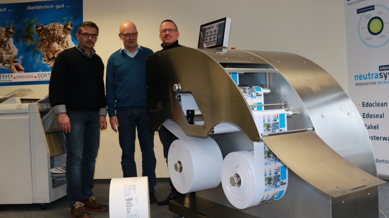 Pictured (from left): Dortschy’s Frank Ackermann and Bernd Potrick, and Herma’s Wolfgang Klein, with a Trojanlabel TrojanTwo Pictured (from left): Dortschy’s Frank Ackermann and Bernd Potrick, and Herma’s Wolfgang Klein, with a Trojanlabel TrojanTwo