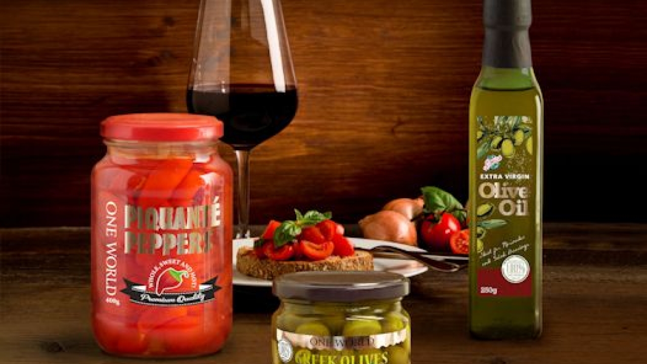 Innovia Films top-coated labelstock meets the same regulations as traditional food packaging Innovia Films top-coated labelstock meets the same regulations as traditional food packaging