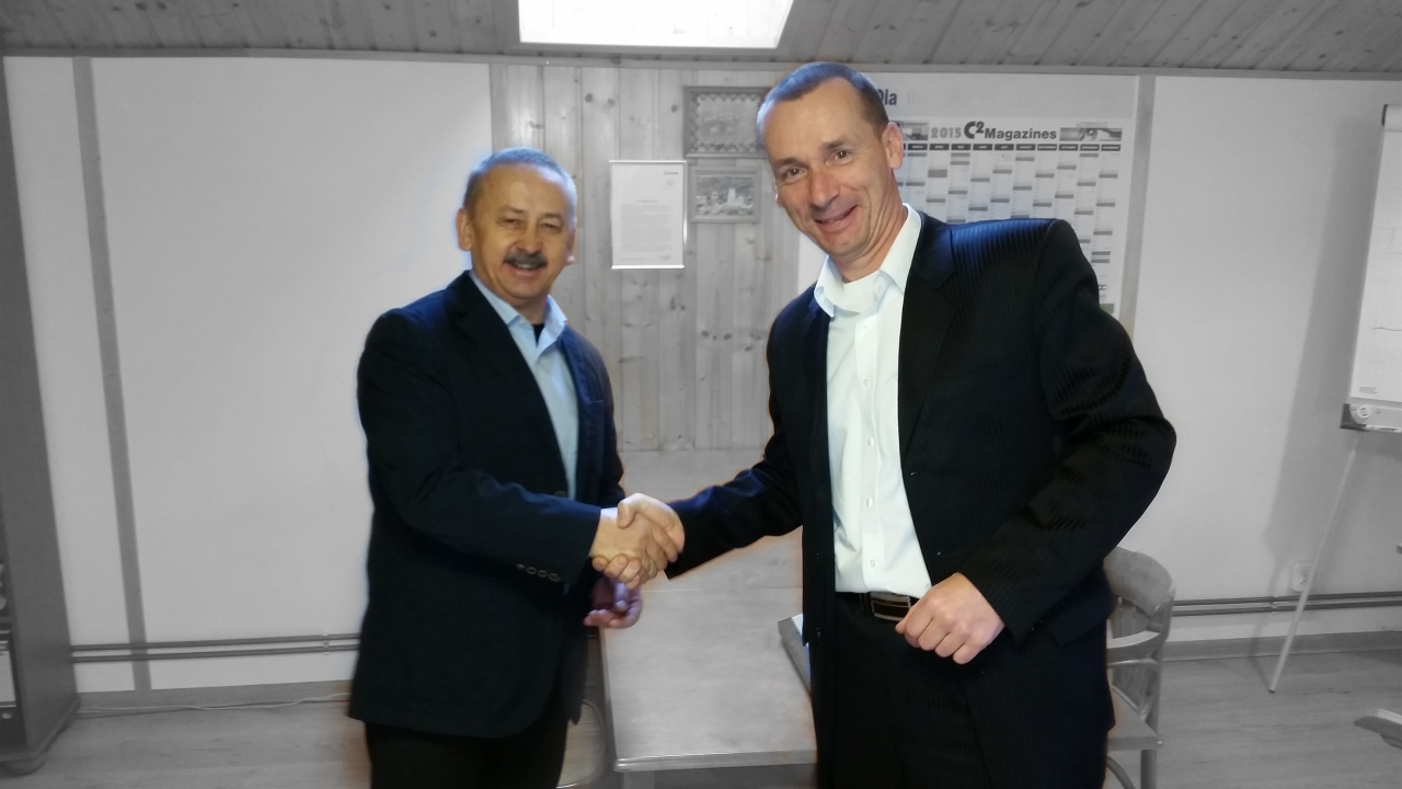 Marek Wielemborek, owner of PU Graw (left) with Steen Rasmussen, area sales manager at Tresu Ancillary (right) Marek Wielemborek, owner of PU Graw (left) with Steen Rasmussen, area sales manager at Tresu Ancillary (right)