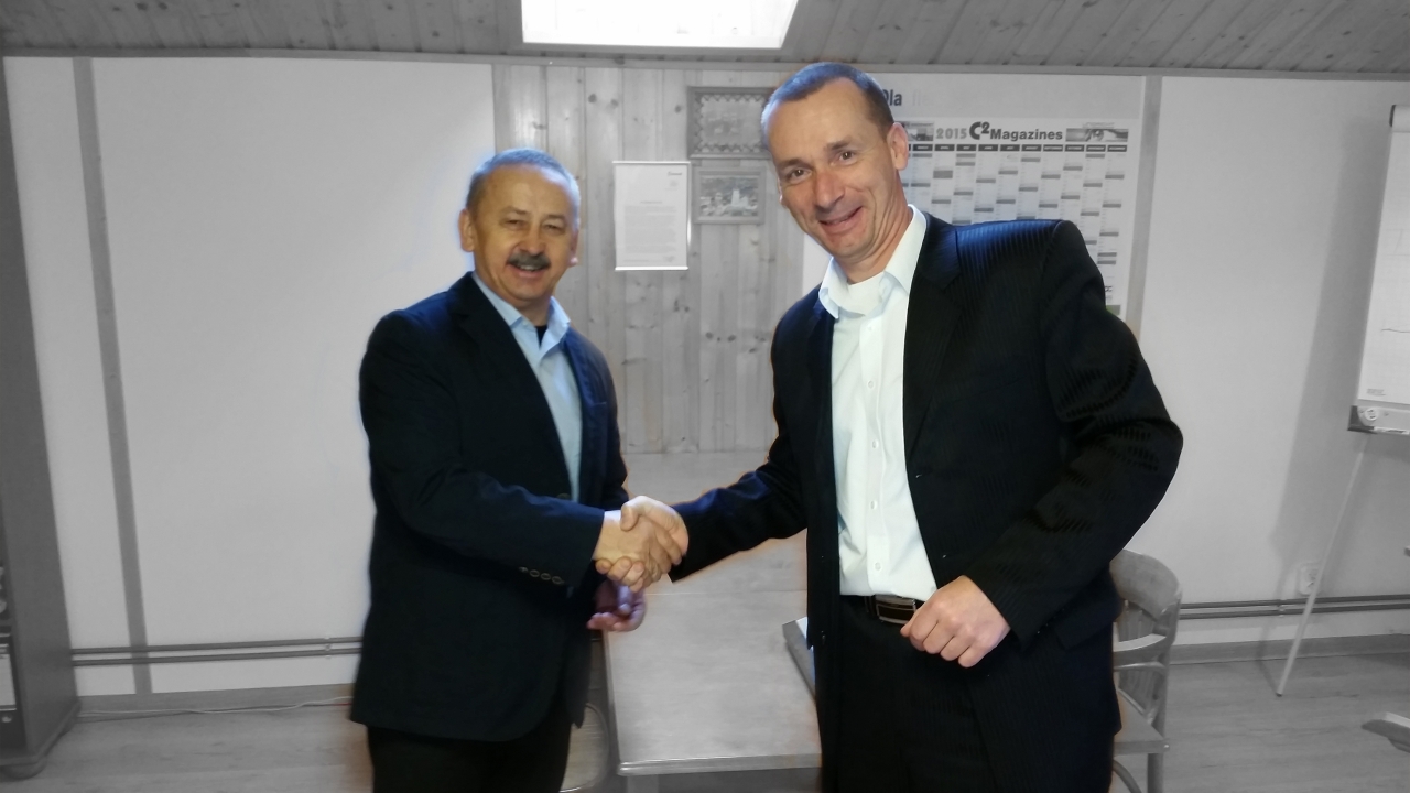 Marek Wielemborek, owner of PU Graw (left) with Steen Rasmussen, area sales manager at Tresu Ancillary (right)