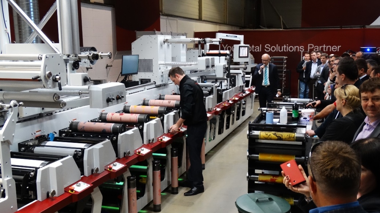 The opening of the showroom in Warsaw was marked with an Open House which was based around live demonstrations of a 430mm Mark Andy Performance Series P7 servo press The opening of the showroom in Warsaw was marked with an Open House which was based around live demonstrations of a 430mm Mark Andy Performance Series P7 servo press