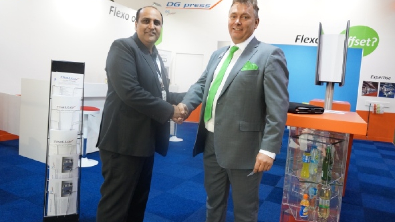 Ranesh Bajaj, director at Vinsak and exclusive agent of DG Press in India and Middle East with Albert van Brink, account manager at DG Press