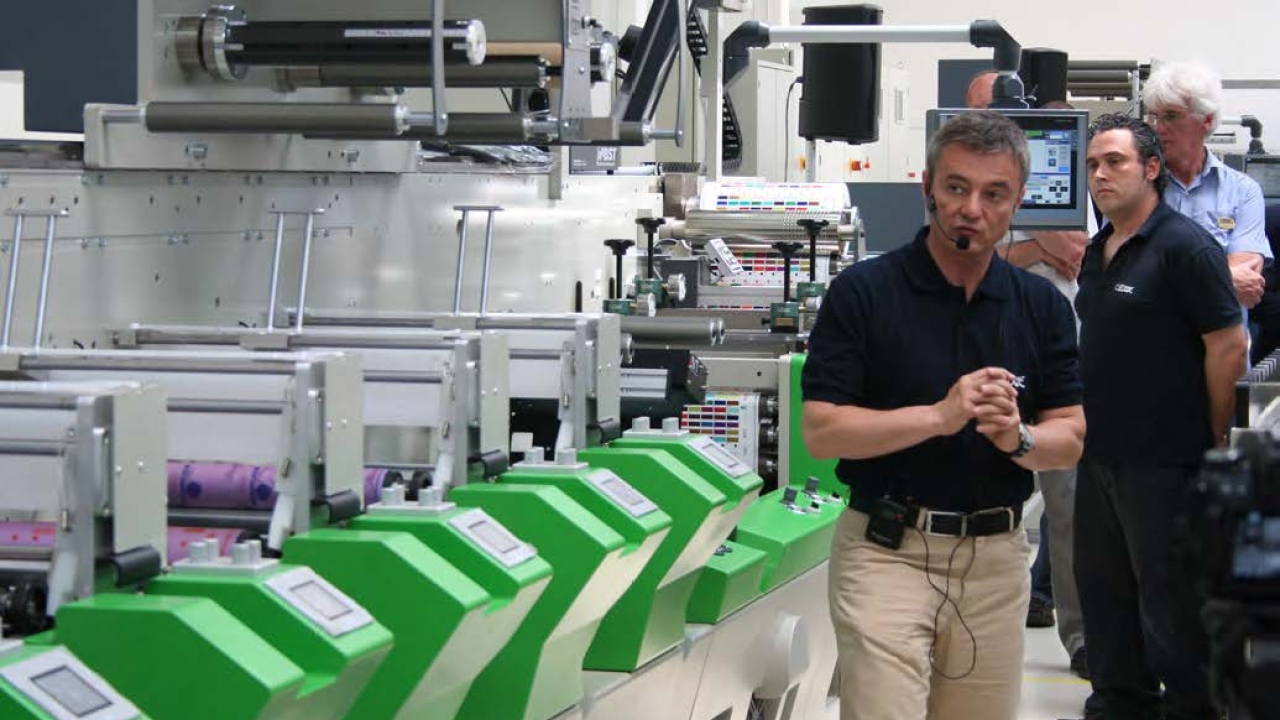 Revo Team Drives Digital Flexo ‘Revolution’ Revo Team Drives Digital Flexo ‘Revolution’
