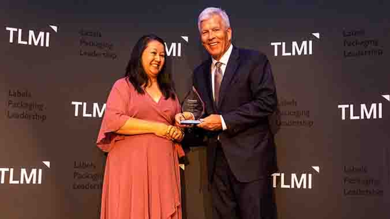 Linda Casey of Packaging Impressions presents Craig Moreland with the TLMI 2021 Converter of the Year Award