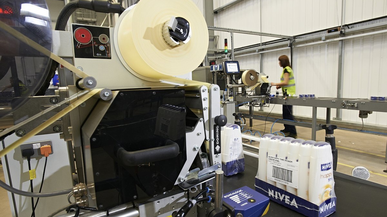 Beiersdorf UK invested in four M200 print and apply labellers for its new retail ready packaging (RRP) lines as part of an extension of its warehouse and logistics facility