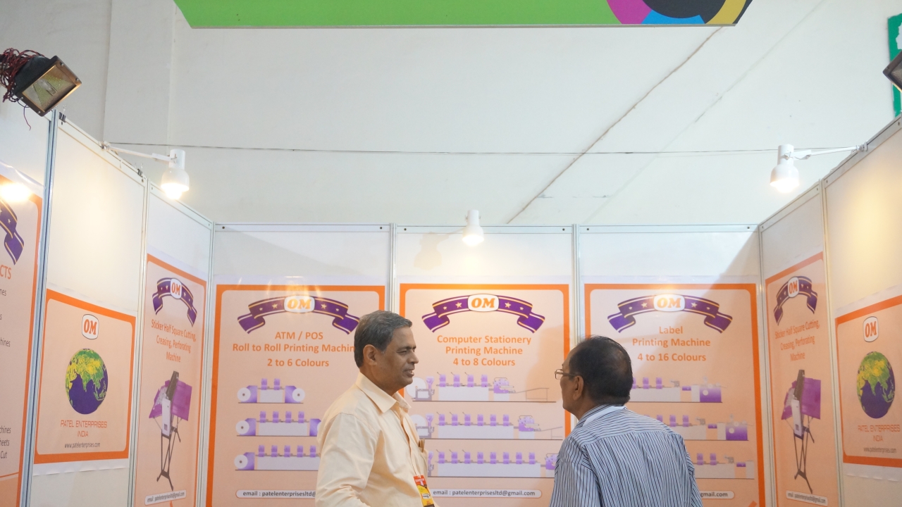 Santu Patel of Patel Enterprises with a customer at MediaExpo in Delhi