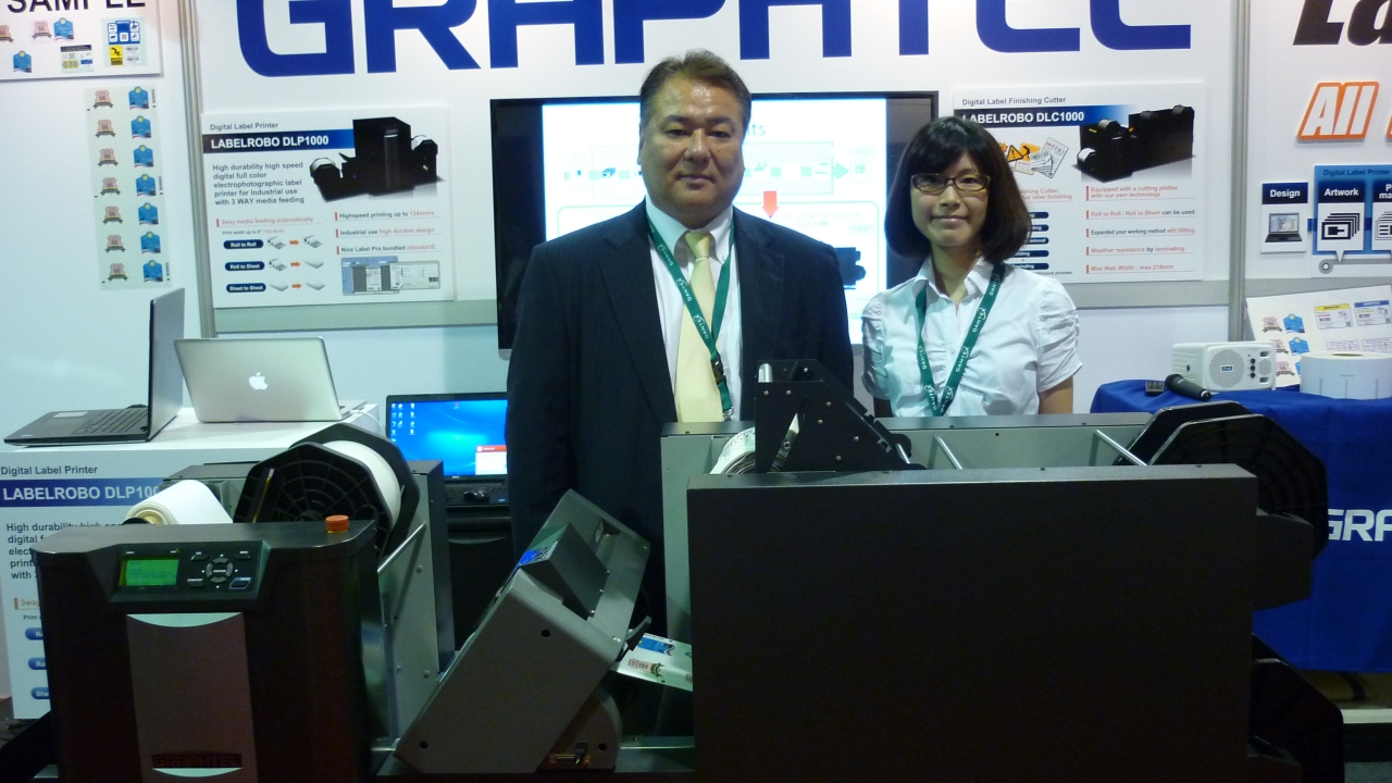 L-R: Hiroyuki Takahata, senior managing director, and Hitomi Aoki with Graphtec’s new LabelRobo LCX1000