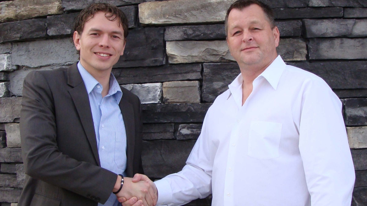 Pictured: Kees Nijenhuis (left), MPS’ vice-president of North American operations, and Northern Graphic Solutions president Jerry Wynia (right)