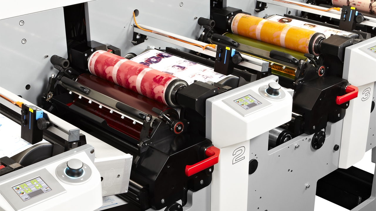 MPS is introducing its flagship EF flexo printing press, which features a choice of either plate rolls or print sleeves, to North and Latin American printers