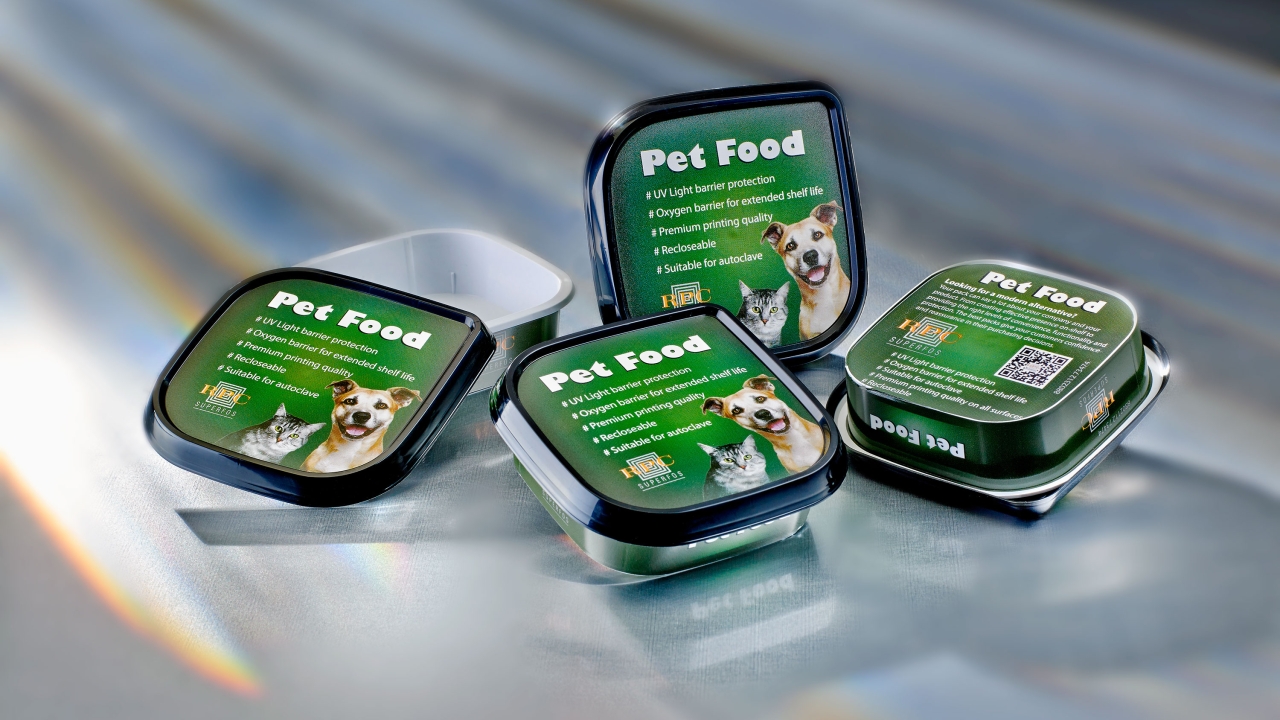 A new square plastic pet food pack from RPC Superfos featuring in-mold label decoration is providing pet food manufacturers with an alternative to traditional aluminum trays