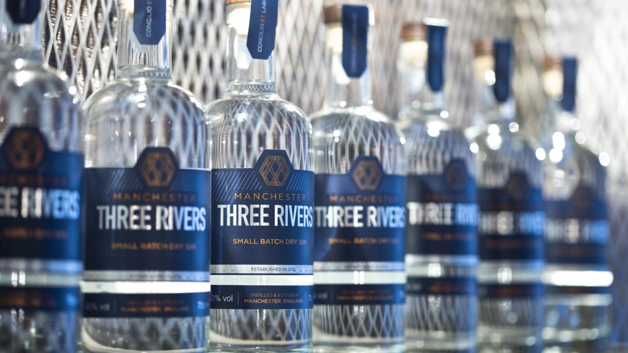 Manchester Three Rivers asked Royston Labels for guidance and support in creating an innovative ‘look and feel’ for its craft gin product
