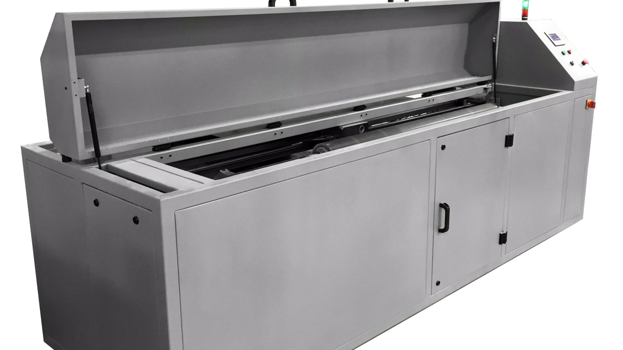 Graphbury Machine's anilox laser washing machine allows cleaning of ceramic and chrome anilox rolls of any line screen without causing surface wear
