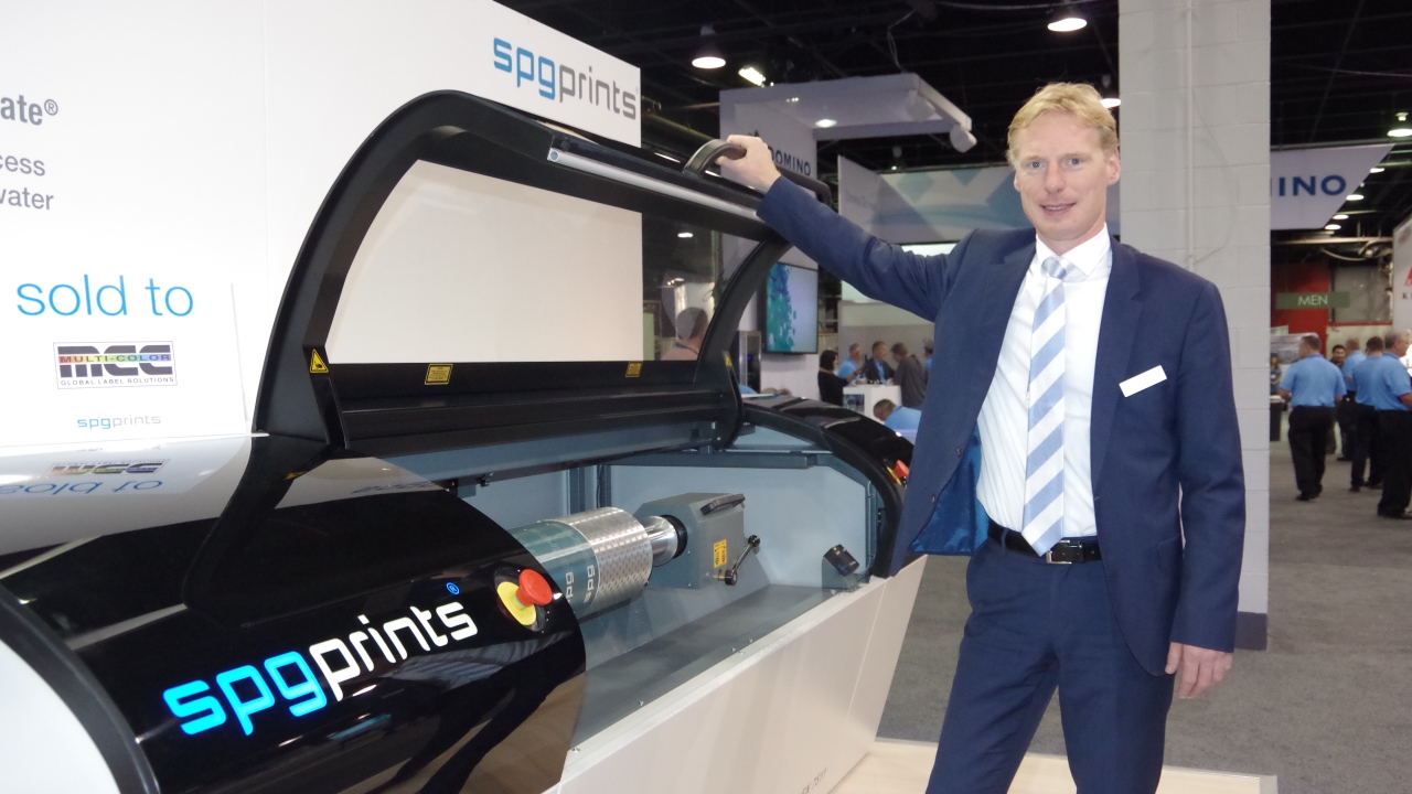 Arno Bouwmeester, managing director, SPGPrints Austria, with the enhanced rotaLEN direct laser engraver at SPGPrints’ Labelexpo Americas booth 6445