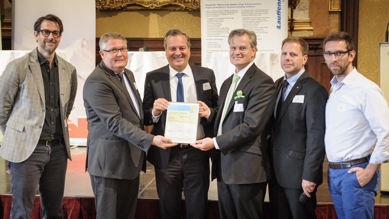 ‘EPEA gold certification underlines the fact that we are on the right track’ – Dr Jörg-Peter Langhammer (third from left)