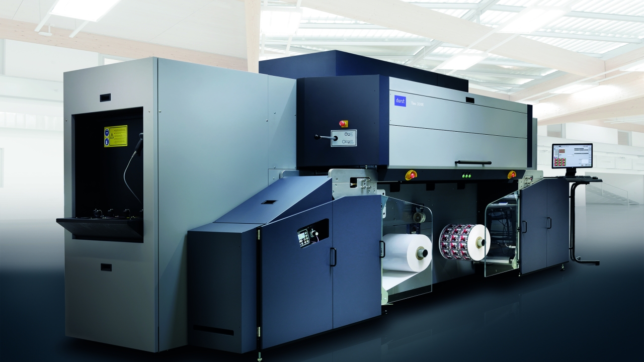 Targeted for small and medium companies in the label segment, the Tau 330E prints with up to five colors (CMYK + W), a speed of up to 48 linear meters a minute at a resolution of up to 1260dpi