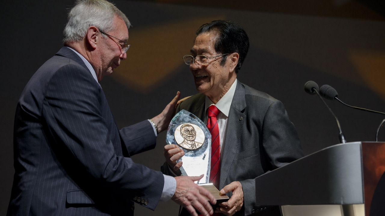 Professor Tan won the 2017 R. Stanton Avery Lifetime Achievement Award, updated to the R. Stanton Avery Pioneer Award in 2018 Professor Tan won the 2017 R. Stanton Avery Lifetime Achievement Award, updated to the R. Stanton Avery Pioneer Award in 2018
