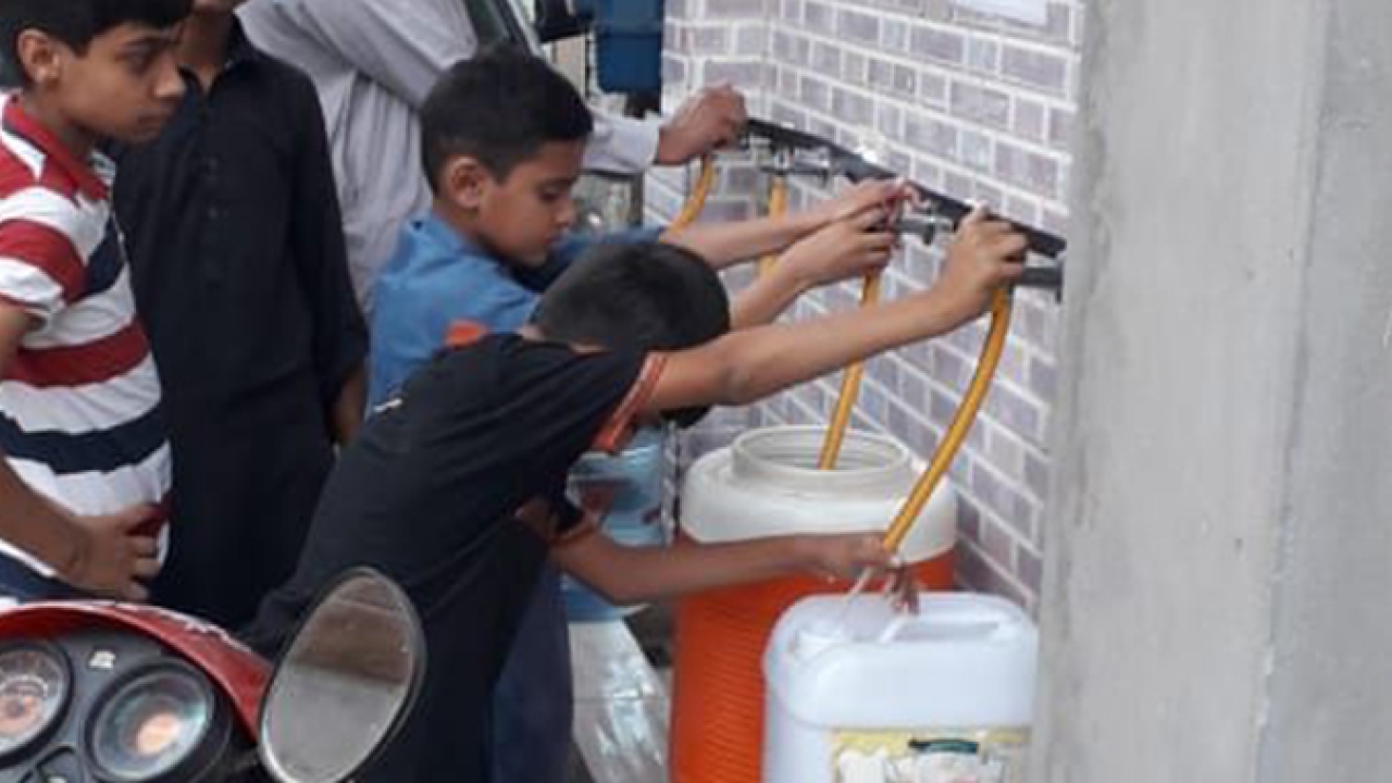 British label converter AA Labels has made a major donation as part of its charity activities by installing a water treatment plant outside the free health clinic the company runs in Lahore, Pakistan. 