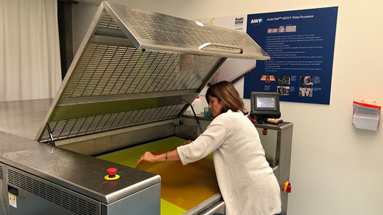 Asahi Photoproducts has teamed up with Comexi to educate flexible packaging companies about the value of bringing flexo platemaking in-house Asahi Photoproducts has teamed up with Comexi to educate flexible packaging companies about the value of bringing flexo platemaking in-house