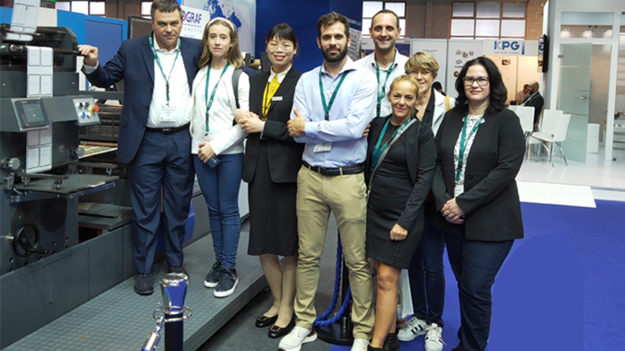 Cograf team signed a contract for its first Weigang offset press during Labelexpo Europe 2019 Cograf team signed a contract for its first Weigang offset press during Labelexpo Europe 2019