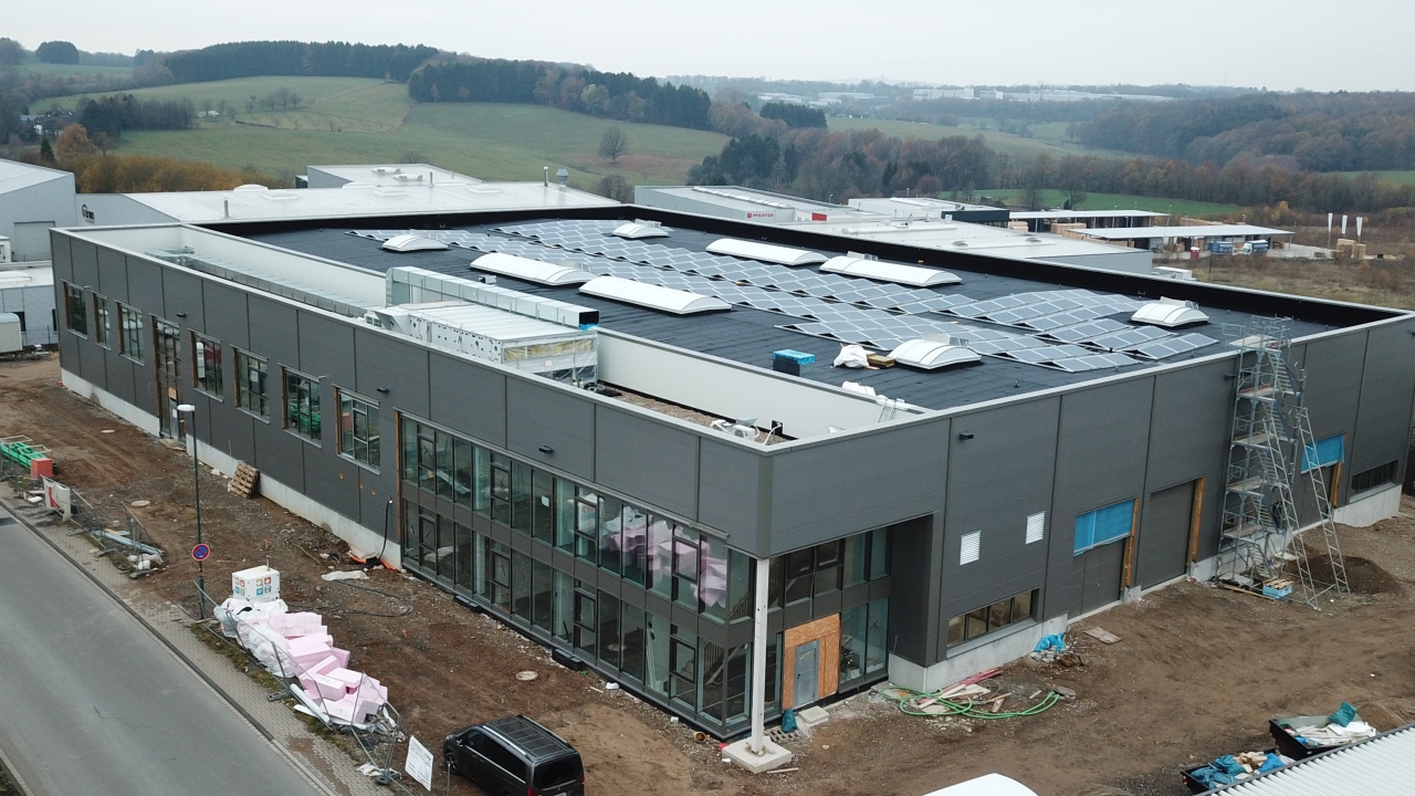 Dienes invests in new buildings in Germany and Poland