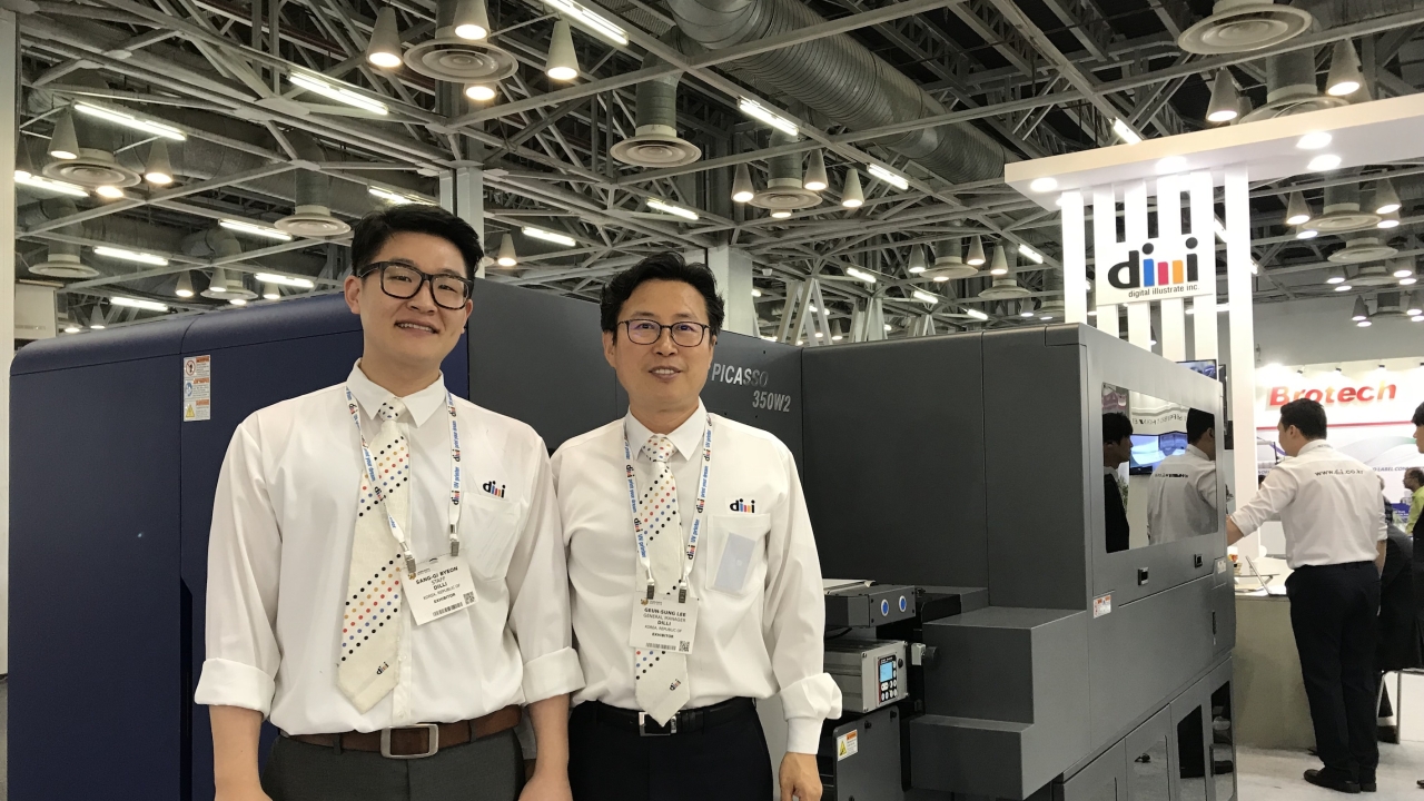 L-R: Sang-Gi Byeon, digital press team, and Geun-Sung Lee, general manager of the digital press team L-R: Sang-Gi Byeon, digital press team, and Geun-Sung Lee, general manager of the digital press team