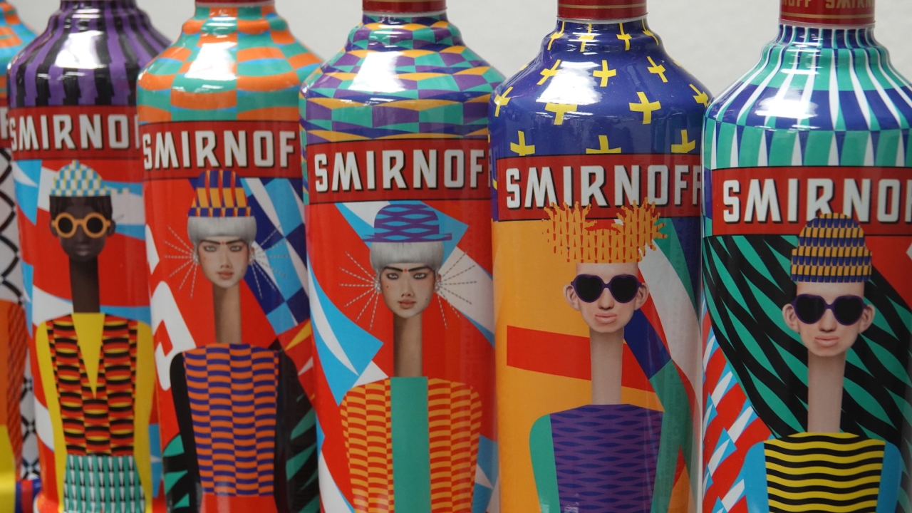 HP SmartStream Designer for Designers (D4D) software was used to create individualized Yarza Twins designs for Smirnoff HP SmartStream Designer for Designers (D4D) software was used to create individualized Yarza Twins designs for Smirnoff